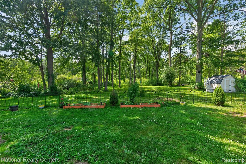 9472 Lakepointe Boulevard, Clay, MI 48001 — Photo 37