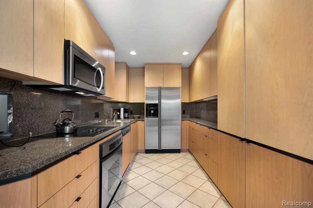 385 CONCORD Place, Bloomfield Hills, MI 48304 — Photo 11