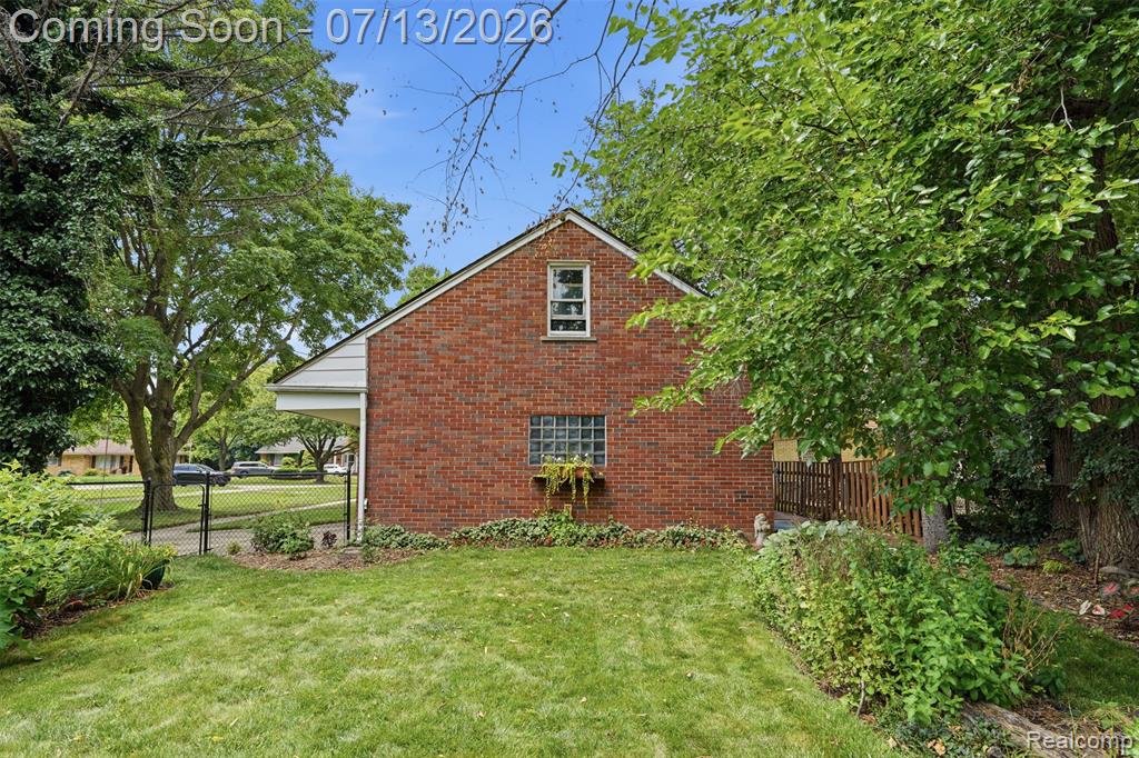27704 California Drive NW, Lathrup Village, MI 48076 — Photo 34
