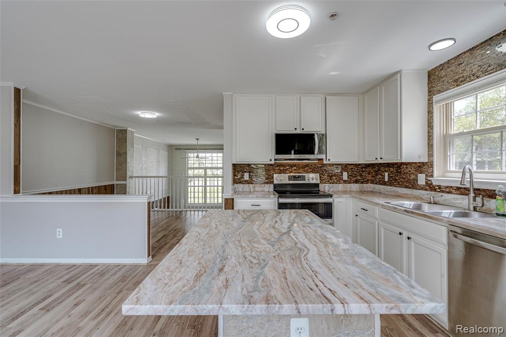 454 Old Pine Way, Walled Lake, MI 48390 — Photo 19