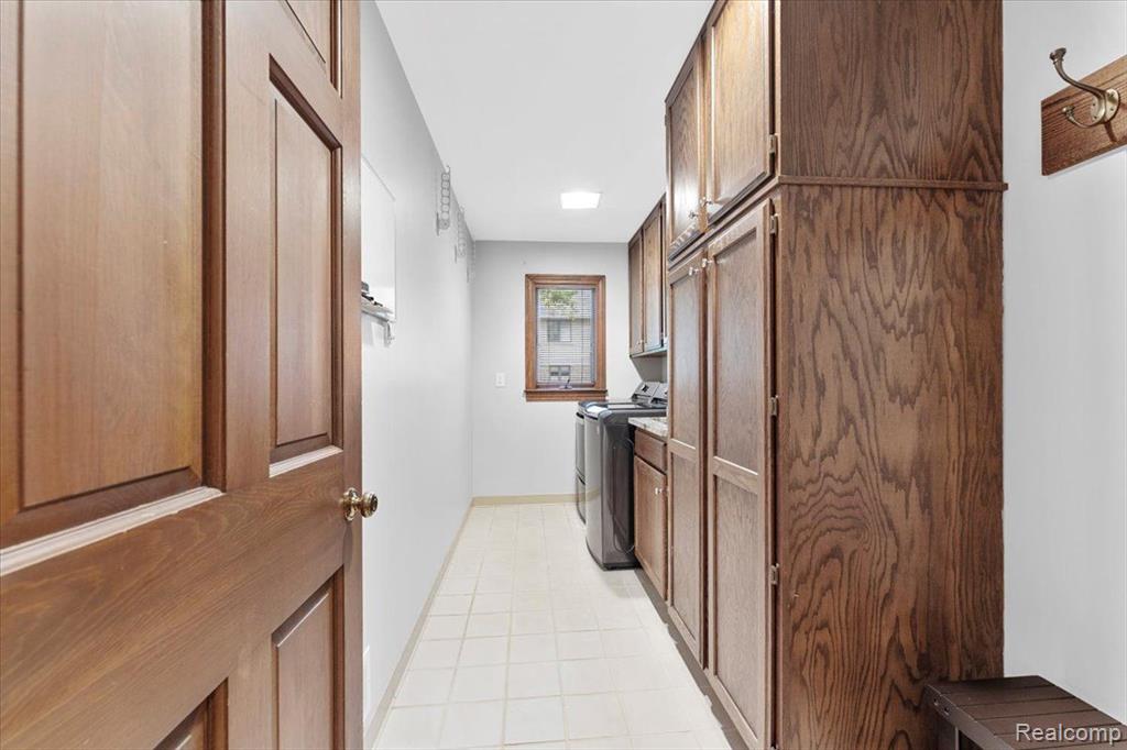 8707 VOIGT Avenue, Grosse Ile, MI 48138 — Photo 22
