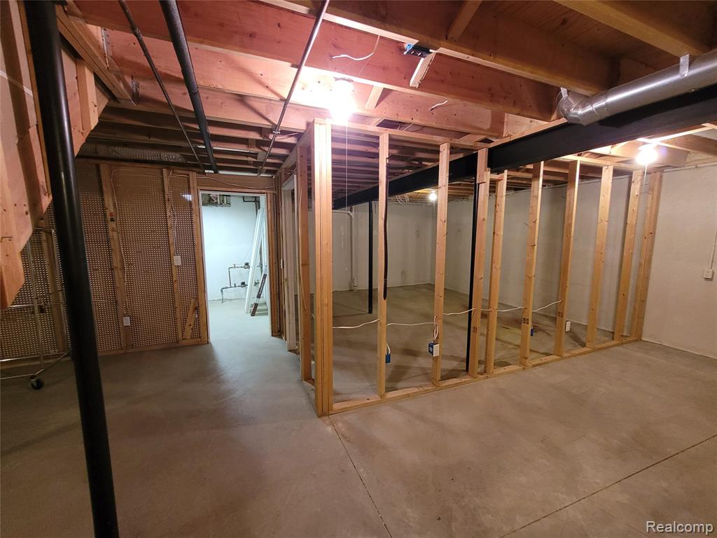 48205 Conifer Drive, Shelby Twp, MI 48315 — Photo 32