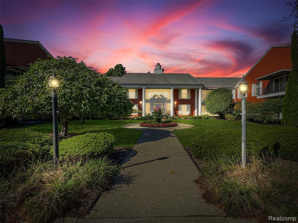 19710 W 13 Mile Road, 108, Beverly Hills, MI 48025 — Photo 2