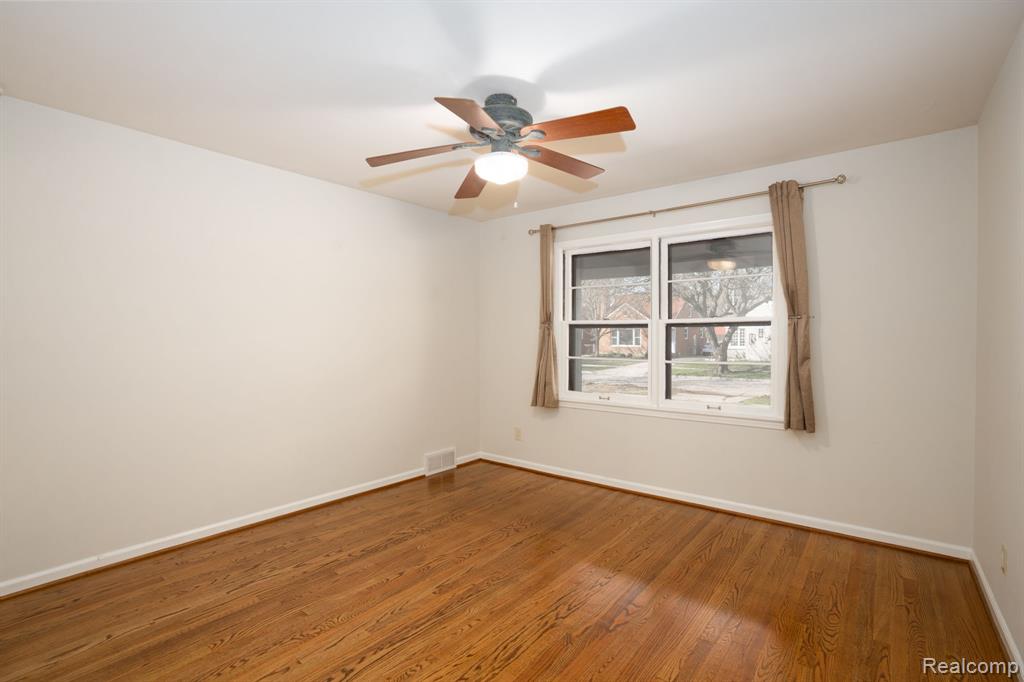 21184 Norwood Drive, Harper Woods, MI 48225 — Photo 16