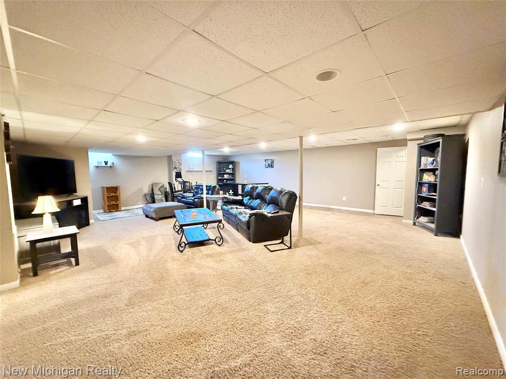 8205 Peninsula Circle, Grand Blanc, MI 48439 — Photo 23