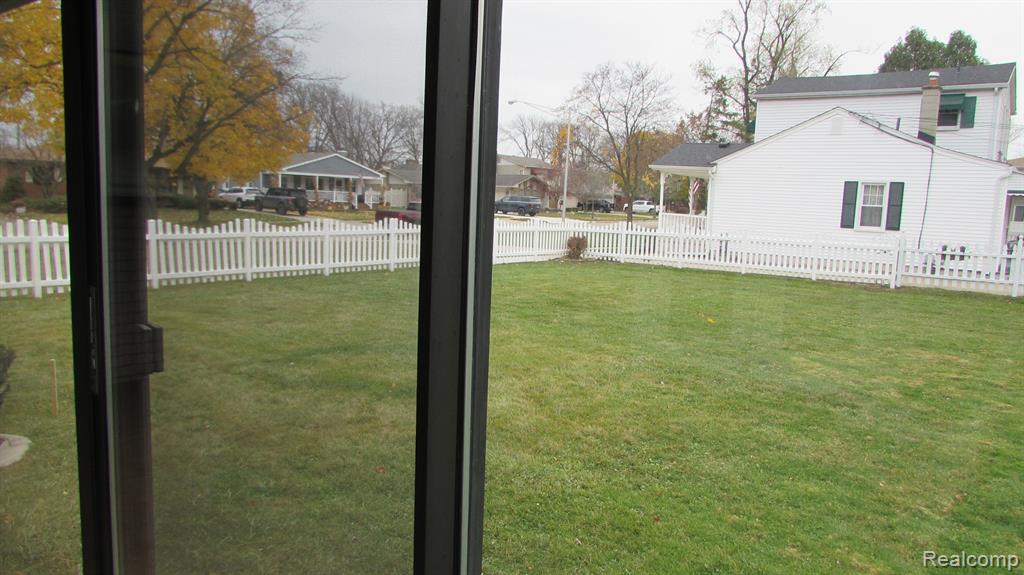 17486 POPLAR Street, Riverview, MI 48193 — Photo 27