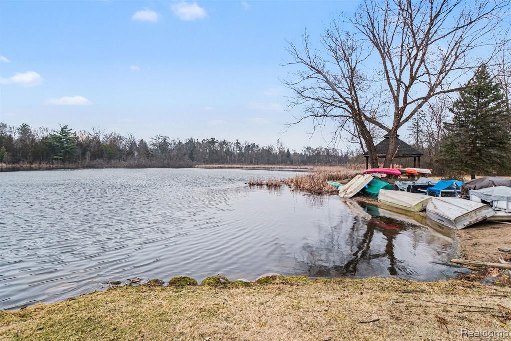 5080 Mirror Lake Court, West Bloomfield, MI 48323 — Photo 37