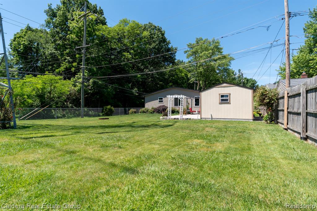 41024 Paign Drive Drive, Sterling Heights, MI 48313 — Photo 35