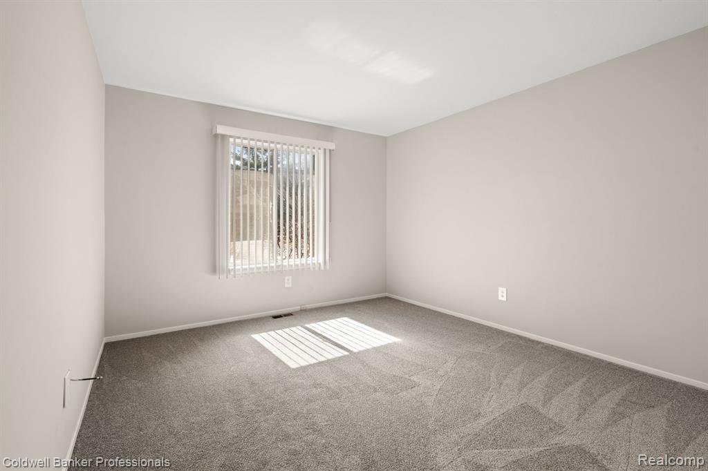 6769 QUAIL RUN Circle N, Westland, MI — Photo 26