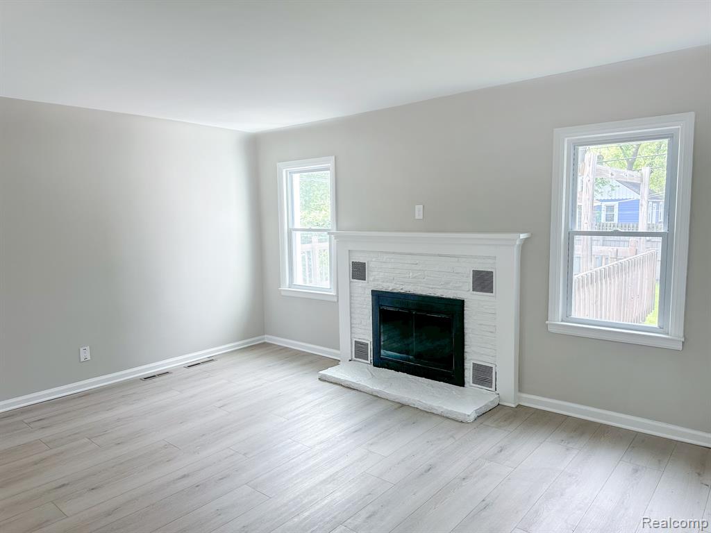 4013 CHENLOT Lane, Waterford, MI 48328 — Photo 5