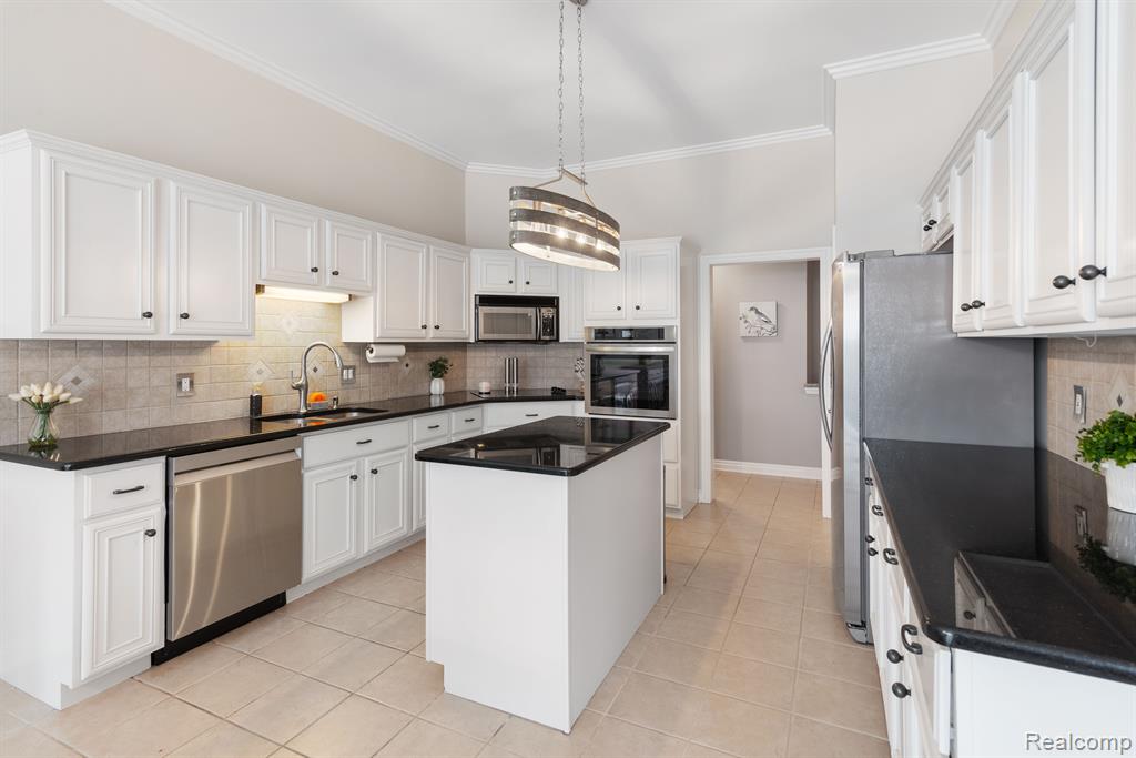 56543 BIRKDALE Drive, Macomb, MI 48042 — Photo 10
