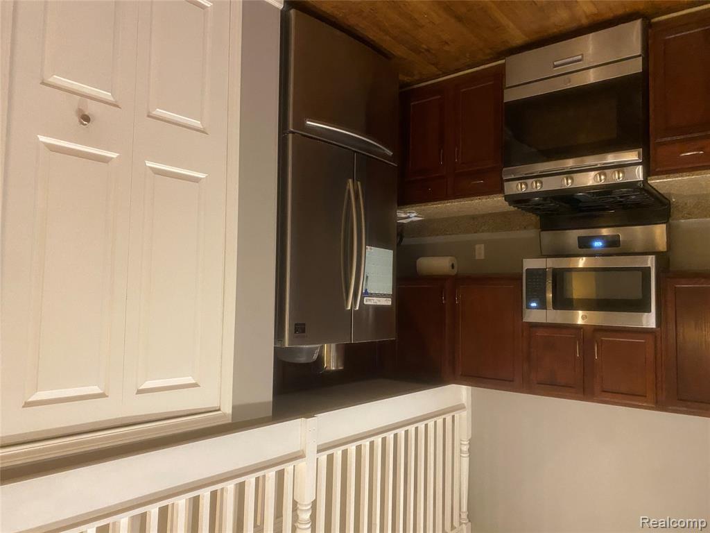 6866 Fox Lane, Waterford, MI 48327 — Photo 13