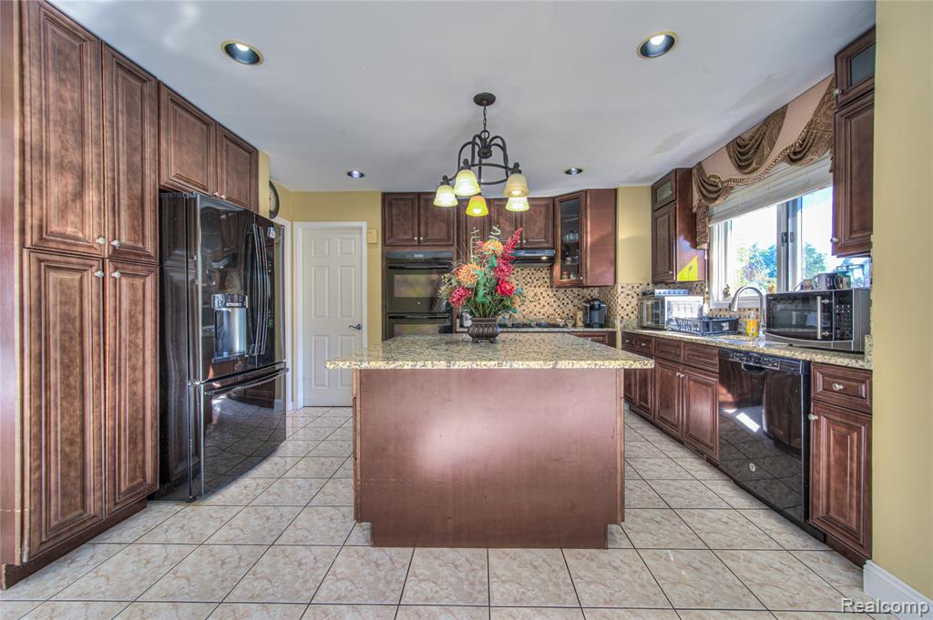 6460 Charles Drive, West Bloomfield, MI — Photo 18