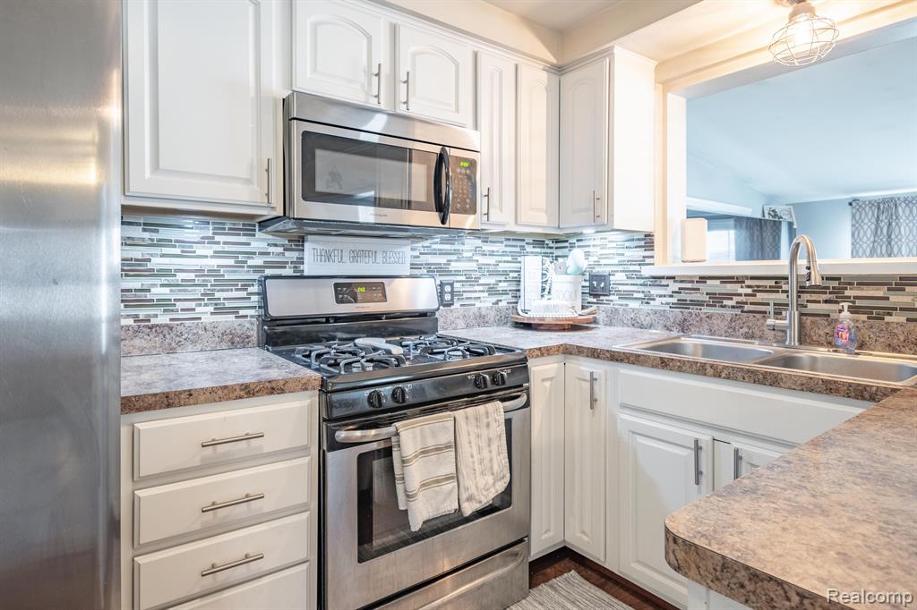 39464 CATHER Street, Canton, MI 48187 — Photo 9