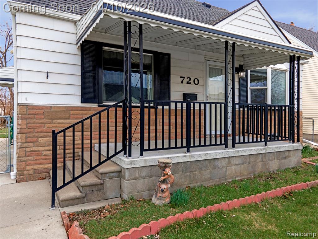 720 E Robert Avenue, Hazel Park, MI 48030 — Photo 4