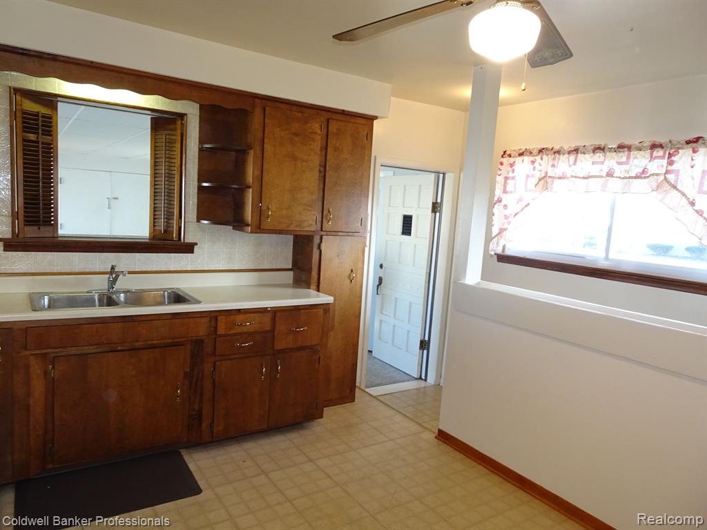 7790 LOUISE Court, Westland, MI — Photo 12