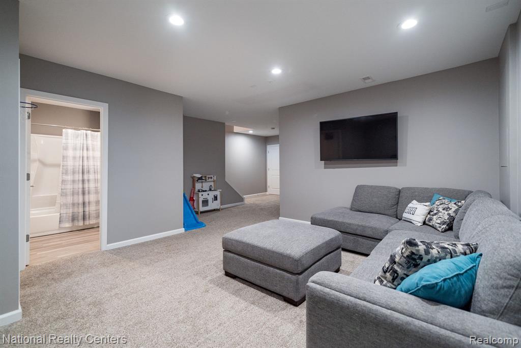 4758 Broomfield Way, Lake Orion, MI — Photo 30