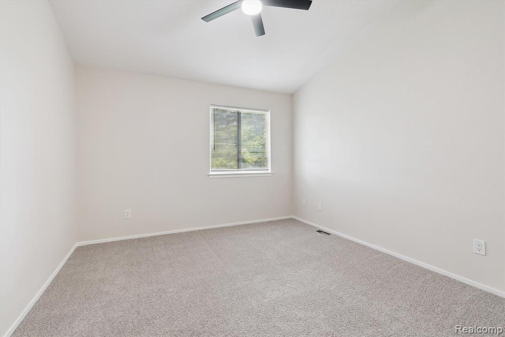 36550 Deerhurst S, Westland, MI — Photo 22