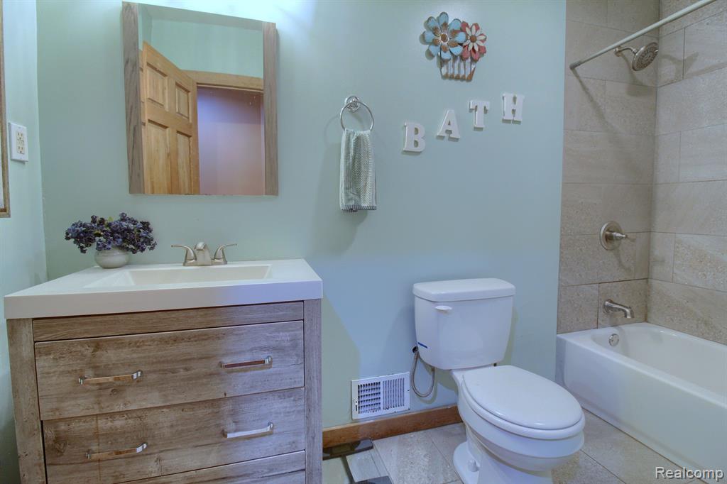 6570 HIVON Road, Carleton, MI 48117 — Photo 28