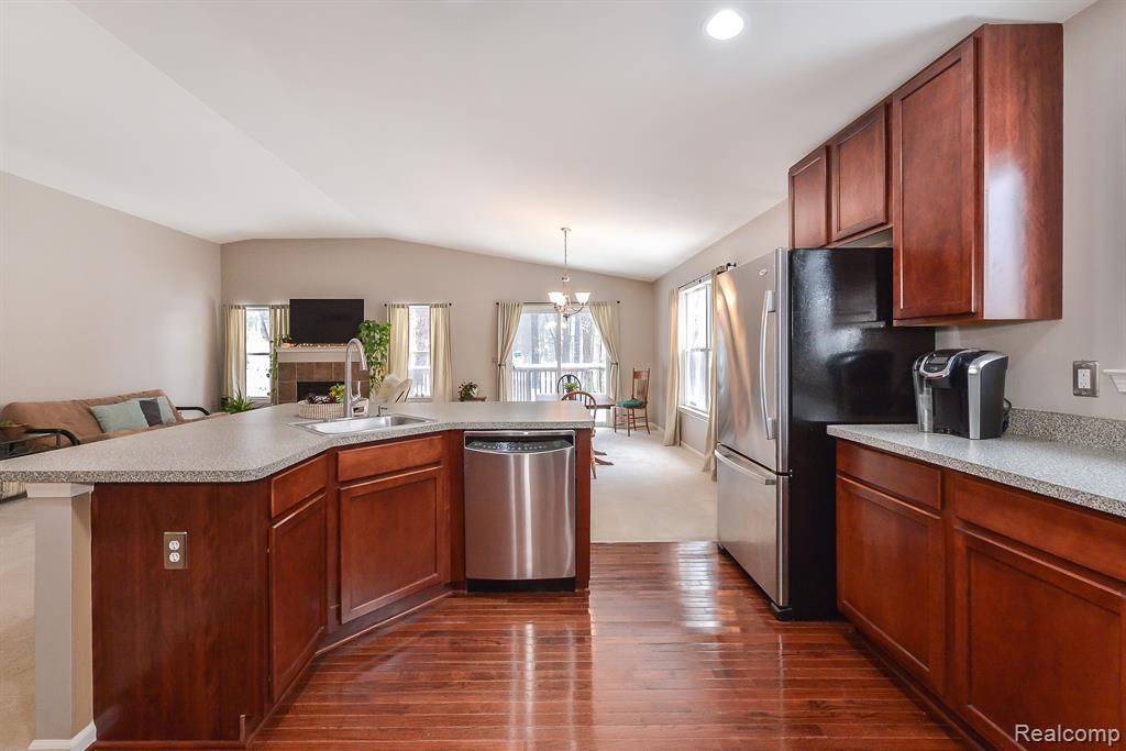 2578 SIGNATURE Circle, Pinckney, MI 48169 — Photo 16