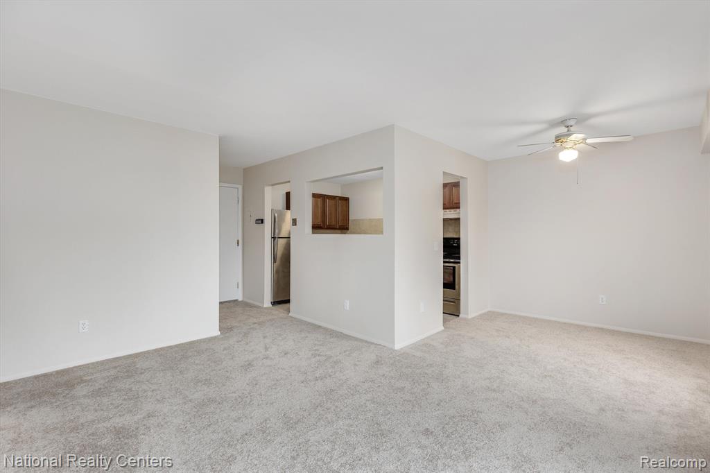 31993 W 12 MILE Road, 211, Farmington Hills, MI 48334 — Photo 4