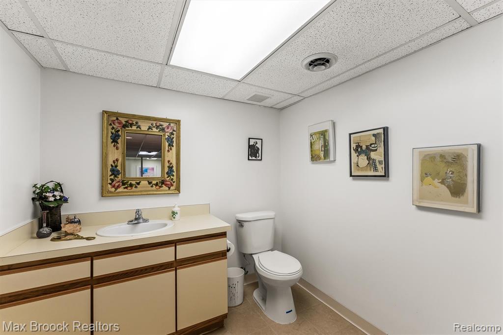 4159 Foxpointe Drive, West Bloomfield, MI 48323 — Photo 34