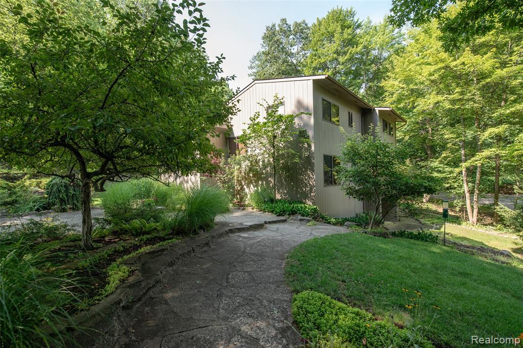 8878 Minne Wanna Road, Independence, MI 48348 — Photo 12