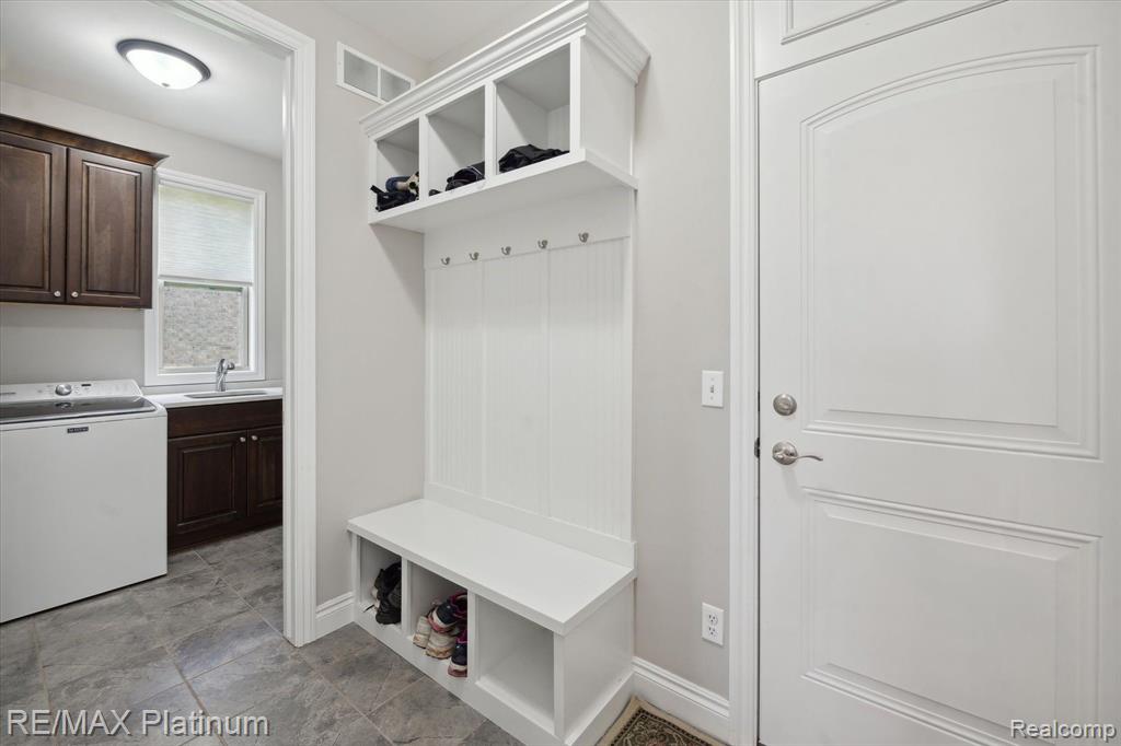 8280 Stoney Creek Drive, South Lyon, MI 48178 — Photo 25