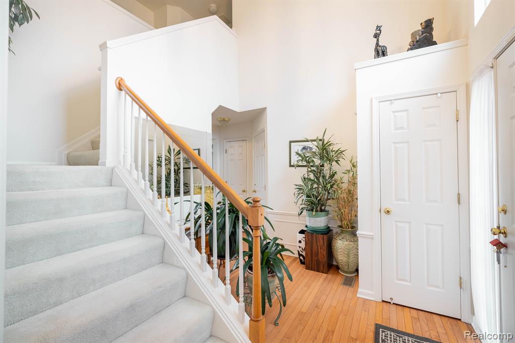 9884 HIGH MEADOW Drive, Ypsilanti, MI 48198 — Photo 4