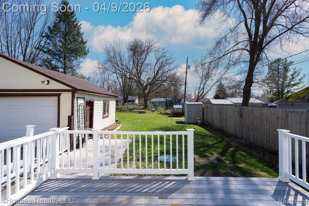 516 E Glass Road, Ortonville, MI 48462 — Photo 9