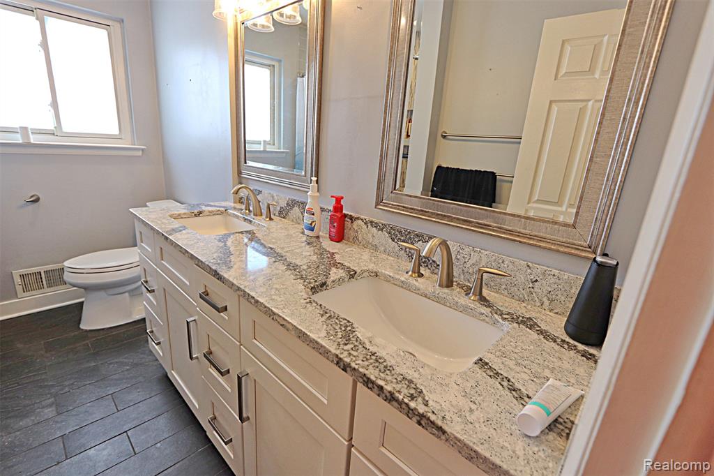 412 Cambridge Avenue, South Lyon, MI 48178 — Photo 21