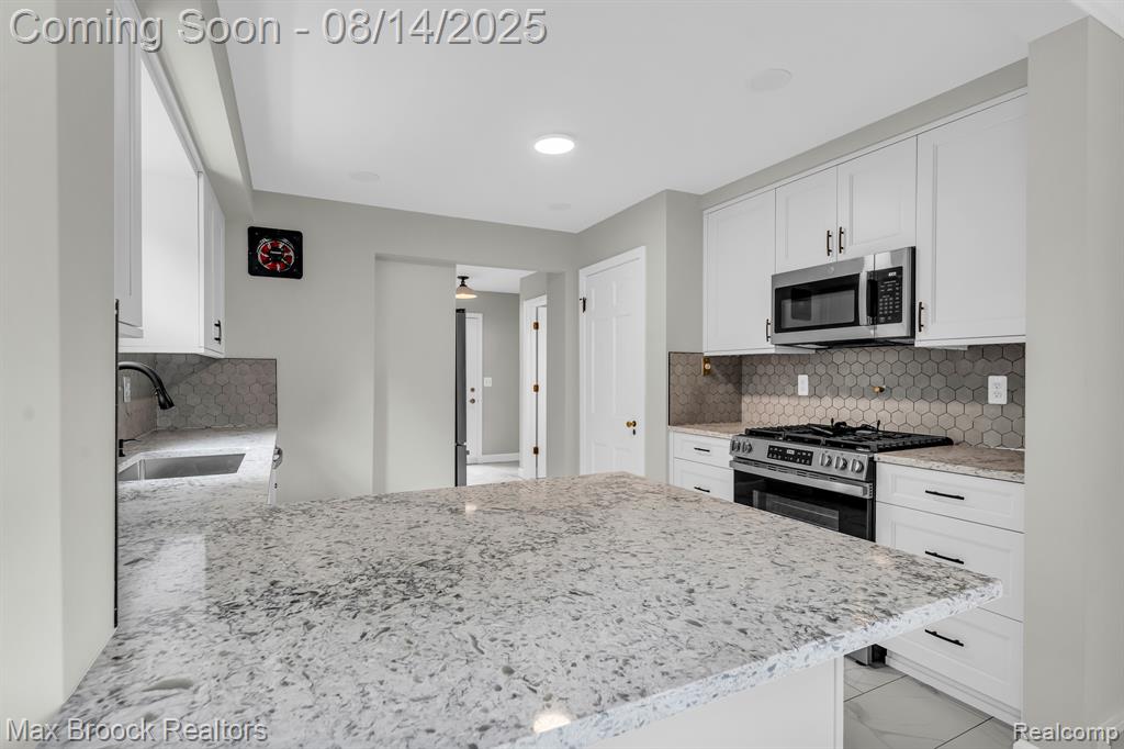 10725 Talbot Avenue, Huntington Woods, MI — Photo 7