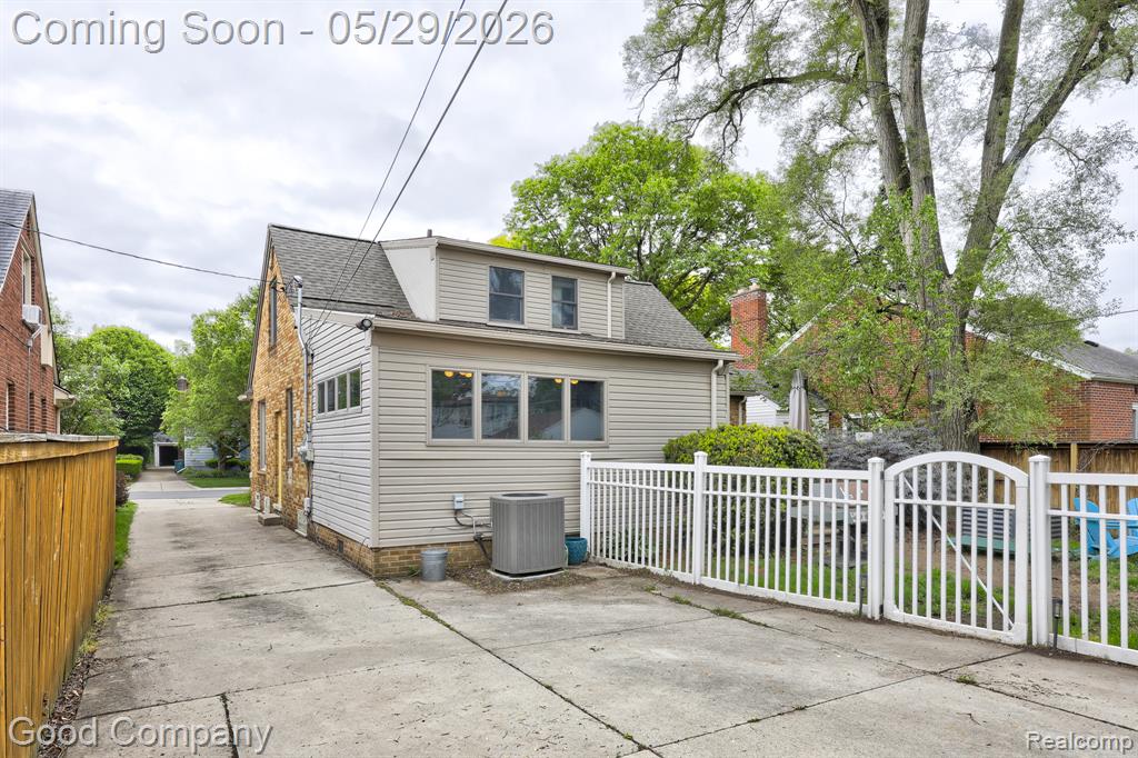 10074 Lincoln Drive, Huntington Woods, MI — Photo 57