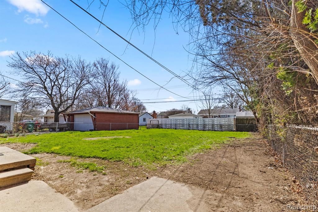 33091 Barton Street, Garden City, MI — Photo 21