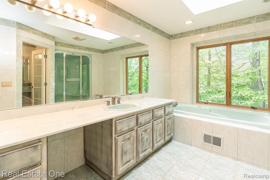 2670 Spring Grove Drive, Brighton, MI 48114 — Photo 33