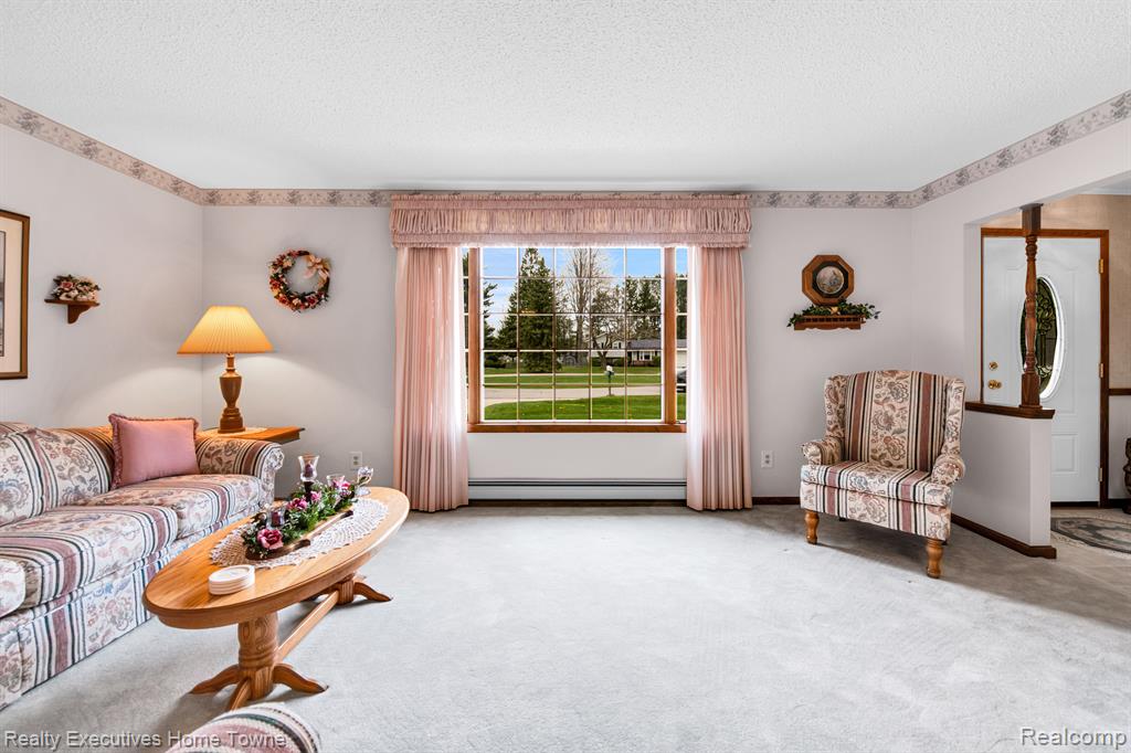 4681 BUCKINGHAM Drive, Port Huron, MI 48060 — Photo 4