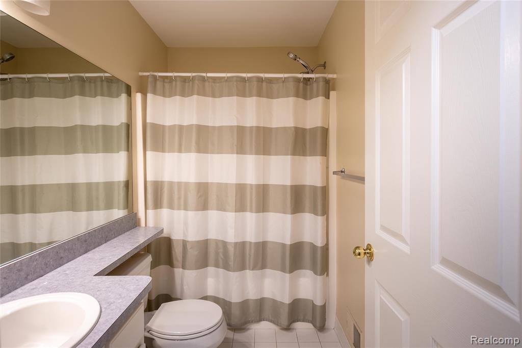 41063 Millbrook Drive, Sterling Heights, MI 48314 — Photo 18