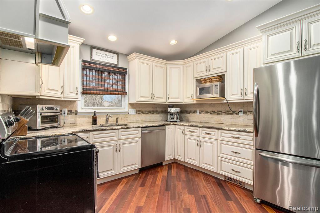 1378 Hampshire Drive, Canton, MI 48188 — Photo 8