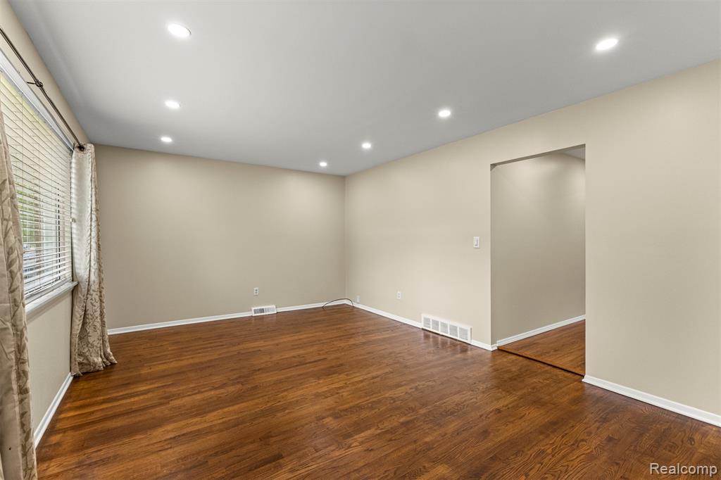 7420 COLONIAL Street, Dearborn Heights, MI 48127 — Photo 2