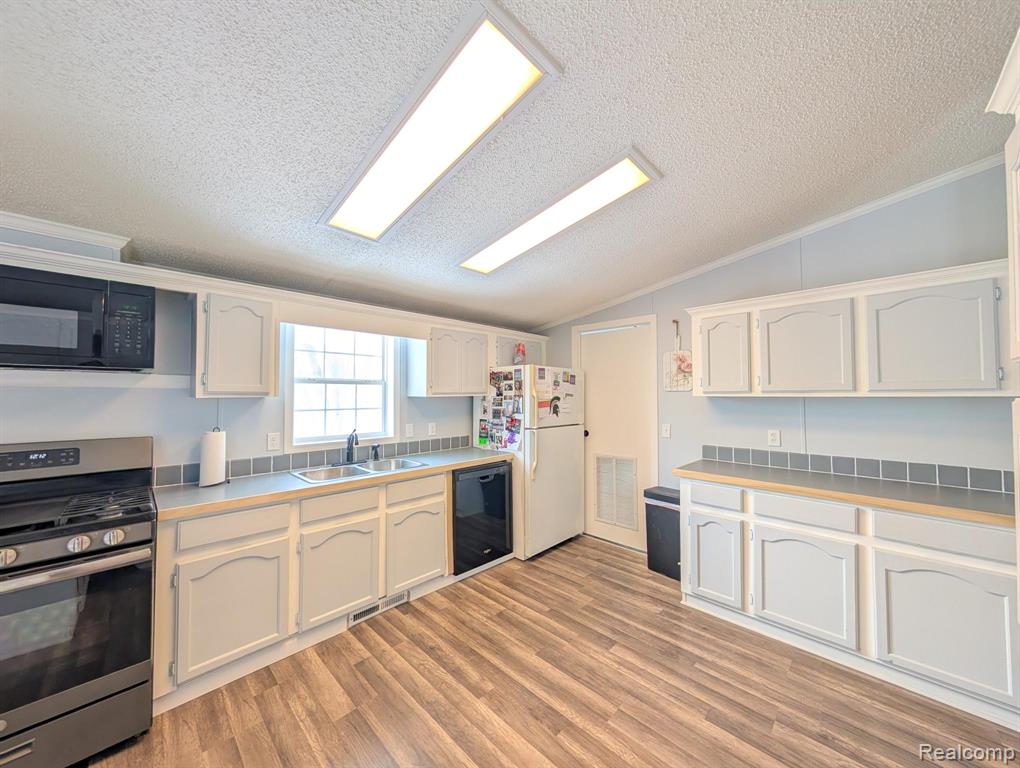 11362 N Lake Drive, Fenton, MI 48430 — Photo 7