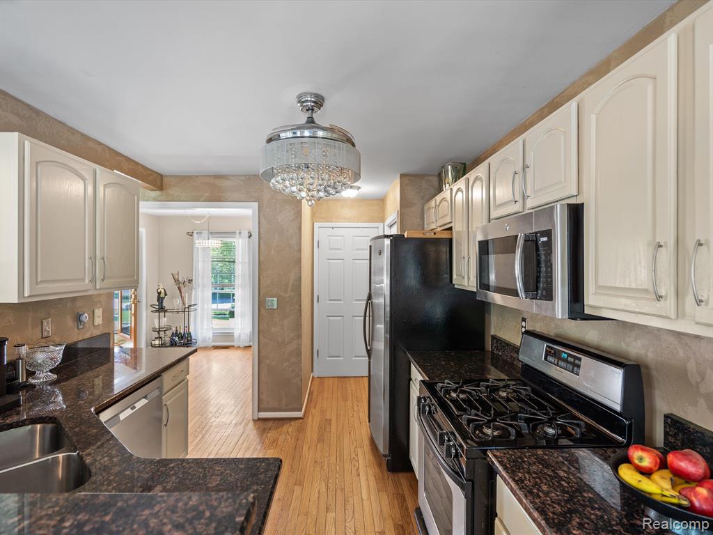 14765 BROOKSIDE Drive, Van Buren, MI 48111 — Photo 9