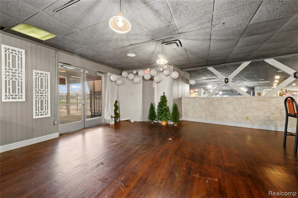 1090 Rochester Road, Troy, MI 48083 — Photo 15