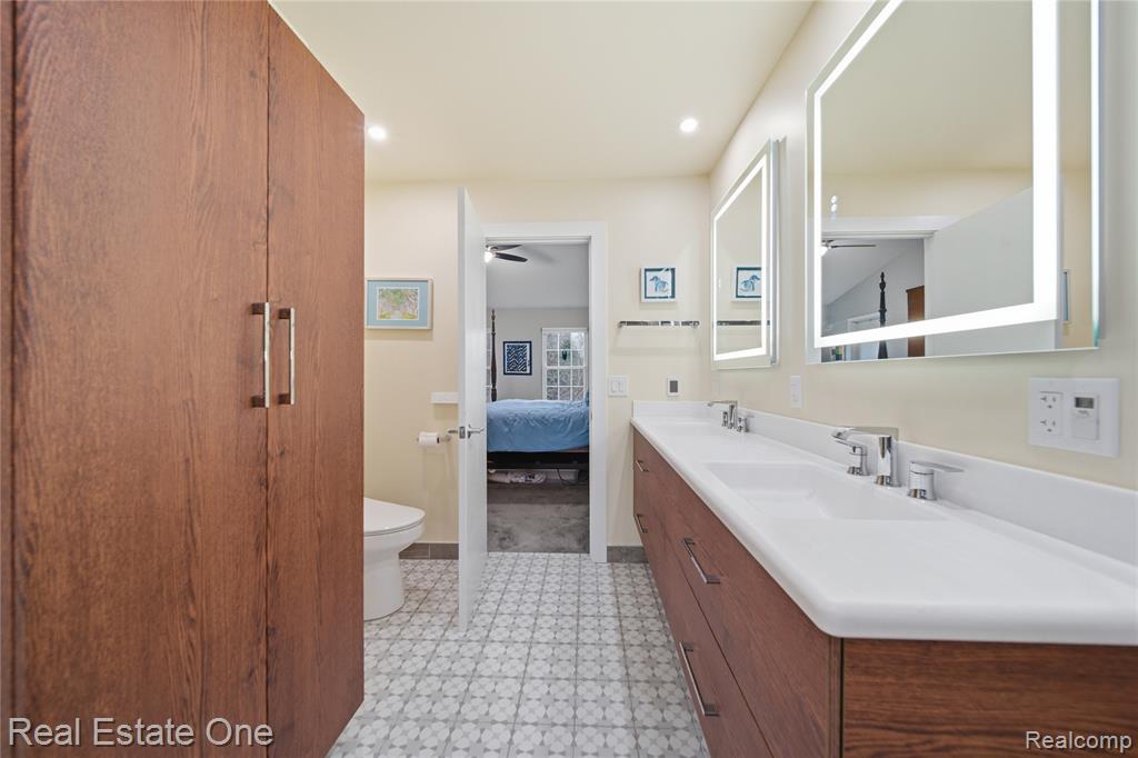 8135 Kimble Drive, Pinckney, MI 48169 — Photo 23
