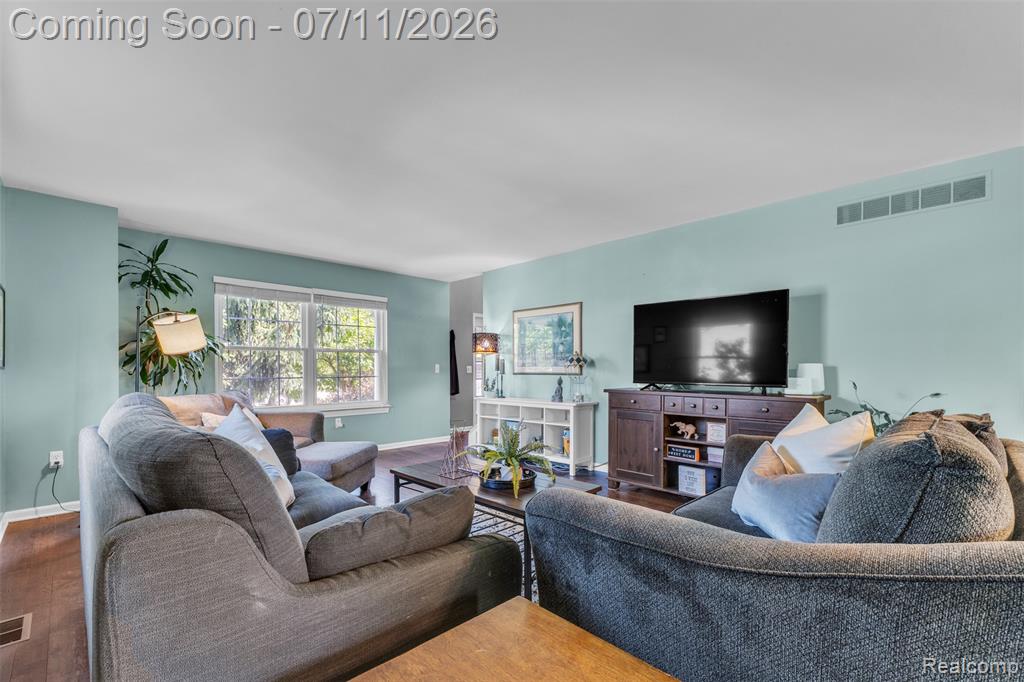 3955 Forest Edge Drive, Commerce Twp, MI 48382 — Photo 8