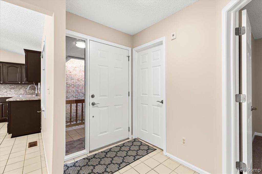 22245 RIVER RIDGE Trail, Farmington Hills, MI 48335 — Photo 9