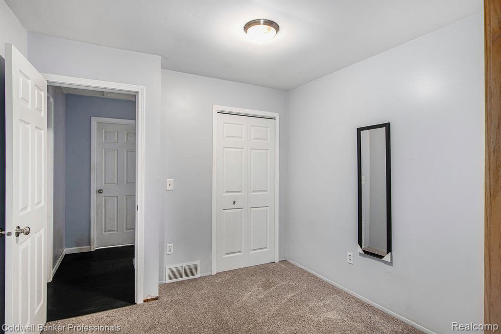 6408 E Court Street S, Burton, MI 48509 — Photo 12