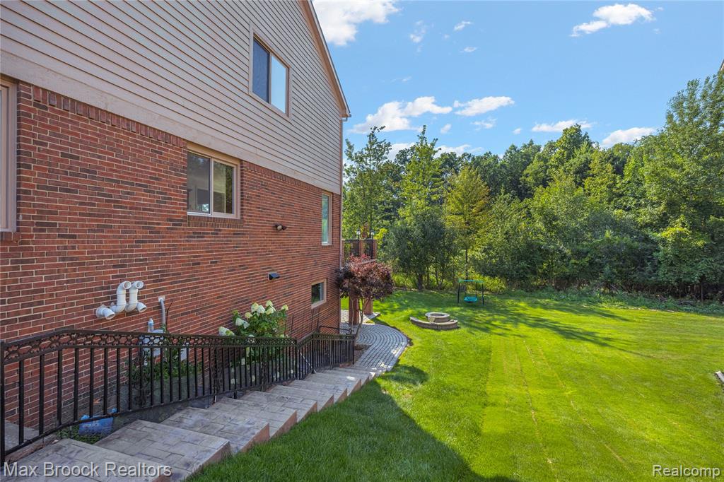 5679 Branford Drive, West Bloomfield, MI — Photo 58