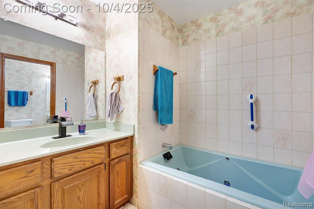 8614 Island Boulevard, Grosse Ile, MI 48138 — Photo 15