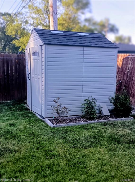 5635 Clippert Street, Dearborn Heights, MI 48125 — Photo 14