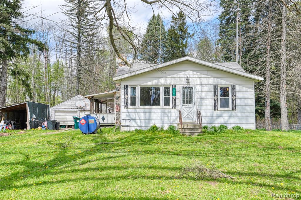 5704 Crandall Road, Howell, MI 48855 — Photo 16